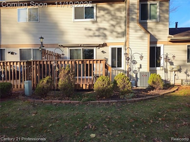 35457 Pheasant Ln, Westland, MI 48185 - photo 2