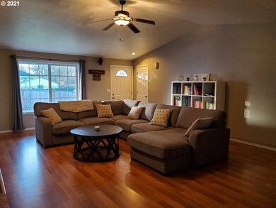 532 N Knights Bridge Rd, Canby, OR 97013 - photo 3