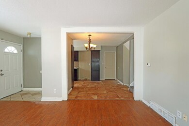 4850 Warminster Dr, Columbus, OH 43232 - photo 5