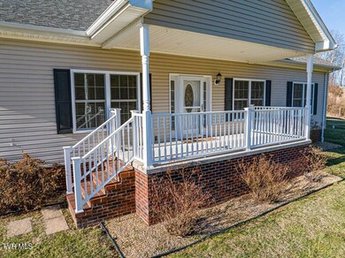 Lovely front porch, relax and enjoy