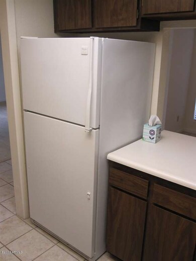 Refrigerator with surrounding cabs