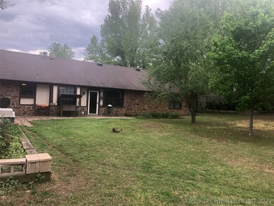 1464 Maplewood Dr, Claremore, OK 74017 - photo 2