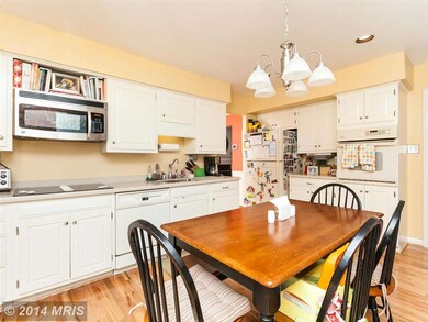 4211 Ravenhurst Cir, Glen Arm, MD 21057 - photo 6