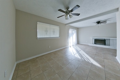 4011 Smooth Oak Ln, Houston, TX 77053 - photo 6