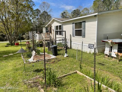 Pine Tree Rd Right Front House