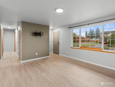 520 S Ash St, Centralia, WA 98531 - photo 4