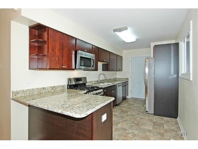 54 Sparrow Rd, Carpentersville, IL 60110 - photo 4