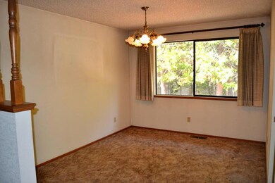 260 Honeycutt Dr, Grants Pass, OR 97526 - photo 7