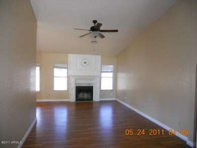 Formal living/dining rooms