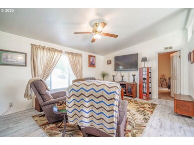 1016 SW Joshua Dr, Hermiston, OR 97838 - photo 4