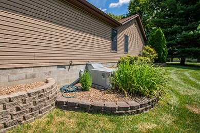 2209 Hillcrest St, Harrisburg, IL 62946 - photo 5