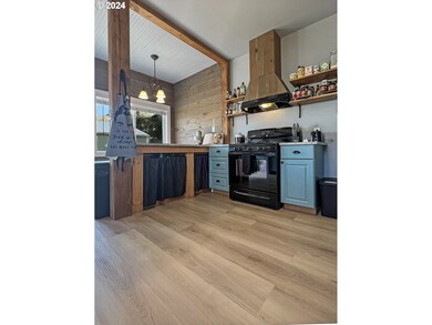 220 W Center St, Heppner, OR 97836 - photo 4