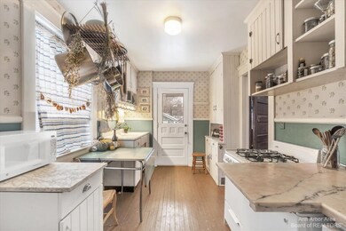 306 Mulholland Ave, Ann Arbor, MI 48103 - photo 3