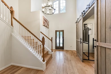 2 story, lots of natural light Foyer.  New Elegant