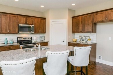 9635 Marnewood Dr, Johnston, IA 50131 - photo 3