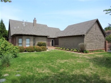 Perfect size yrard with privacy fence and lovely l