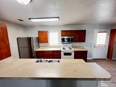 1904 Pecan St, San Marcos, TX 78666 - photo 5