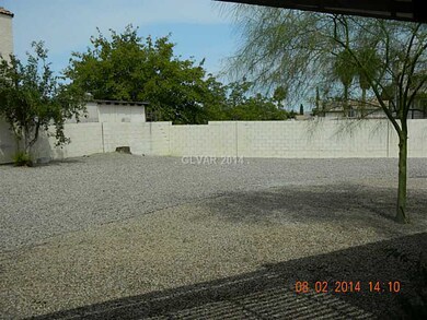 Yard/Garden. Large open back yard