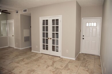 2323 Fairwind Dr unit 209, Houston, TX 77062 - photo 2