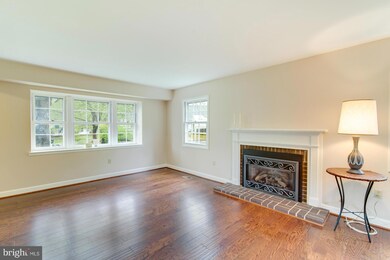 4514 Mill Point Ct, Fairfax, VA 22033 - photo 6