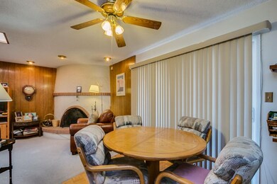 Eat-in breakfast area