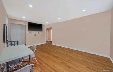 20202 109th Ave, Saint Albans, NY 11412 - photo 4