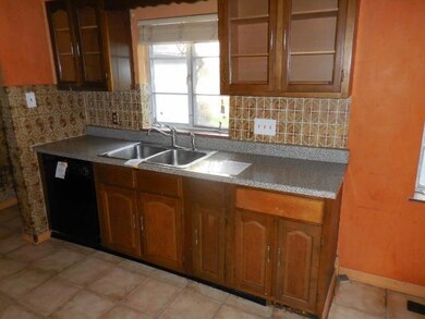 1926 E Cooke Rd, Columbus, OH 43224 - photo 5