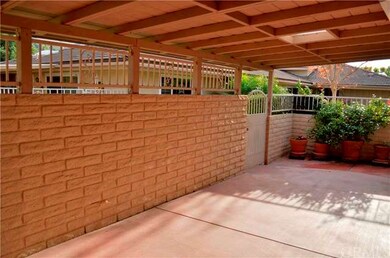 Spacious enclosed patio area for indoor/outdoor li