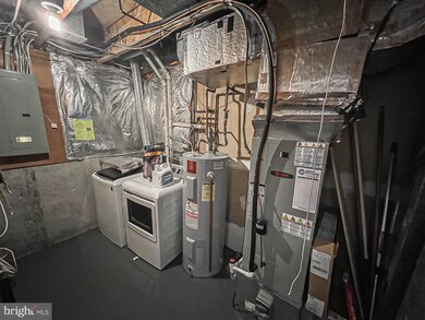 9587 Lindenbrook St, Fairfax, VA 22031 - photo 7