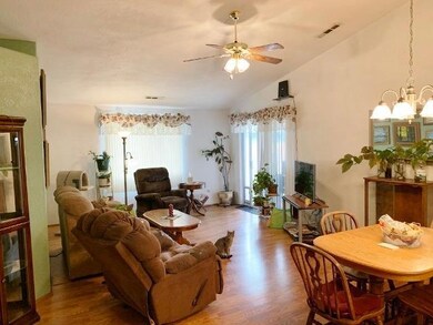 981 Beall Ln, Central Point, OR 97502 - photo 4