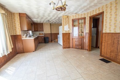 25 Clinton St, Chicopee, MA 01013 - photo 6