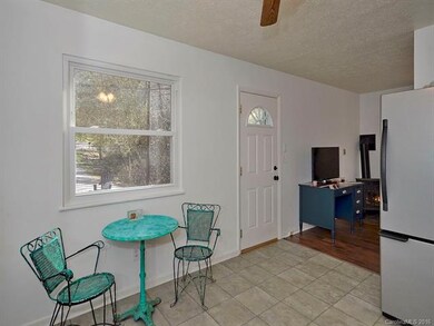 421 Blooming Laurel Dr, Hendersonville, NC 28792 - photo 3