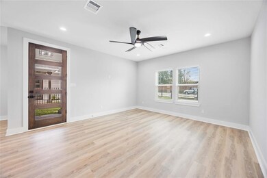 2446 Carmel St unit B, Houston, TX 77091 - photo 4