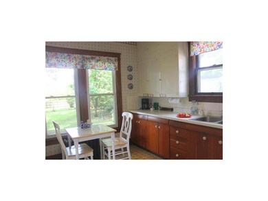 Light & Bright Cozy Kitchen