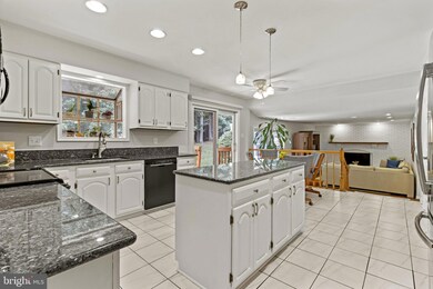 13712 Castle Cliff Way, Silver Spring, MD 20904 - photo 6