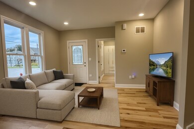 102 Center St, Algonquin, IL 60102 - photo 5