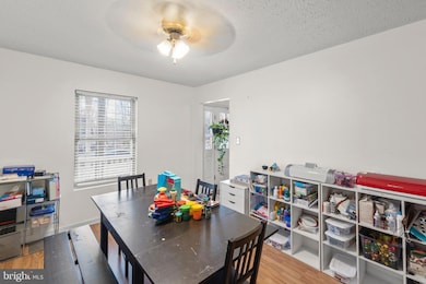 308 Laurel Dr, Cross Junction, VA 22625 - photo 4