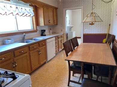 3327 Hampshire Rd, Erie, PA 16506 - photo 4