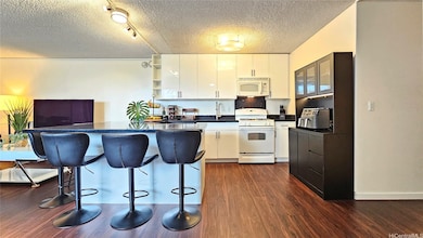 Aloha Towers unit DH405, Honolulu, HI 96815 - photo 2