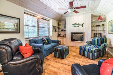 6 Family room