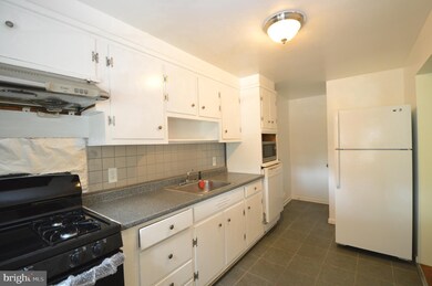 5128 Westland Blvd, Halethorpe, MD 21227 - photo 4