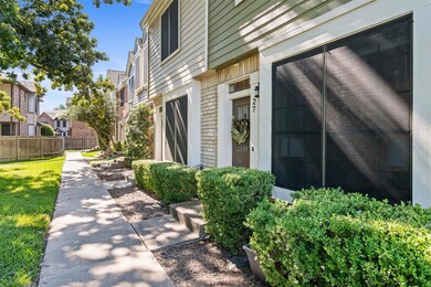 Being a corner condo, you have the advantage of 1 neighbor.