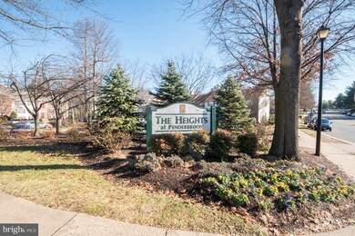 12100 Greenway Ct unit 201, Fairfax, VA 22033 - photo 2