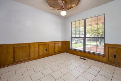 2121 NE 10th St, Moore, OK 73160 - photo 6