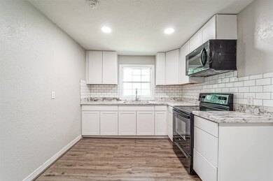 1922 W Sealy St, Alvin, TX 77511 - photo 7