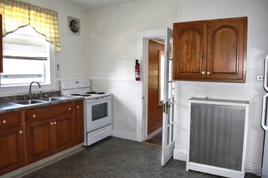 93 Center St unit 2W, Rutland, VT 05701 - photo 6