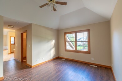 23922 Pheasant Run Ct, Naperville, IL 60564 - photo 4