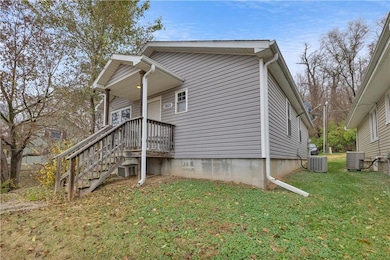 3801 Terrace Ave, Saint Joseph, MO 64504 - photo 2