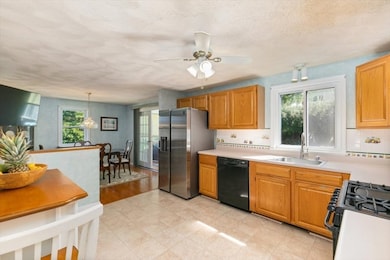 42 Brentwood Rd, Methuen, MA 01844 - photo 3