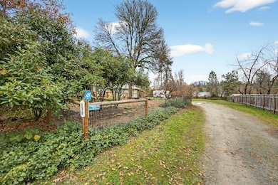 130 Acorn St, Merlin, OR 97532 - photo 2